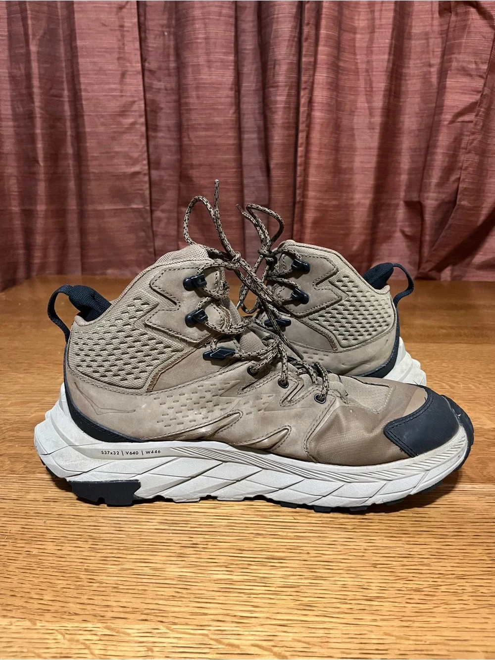 Hoka Anacapa Mid GTX 1122018 Mens 10.5 Brown Waterproof Hiking Boots Vibram